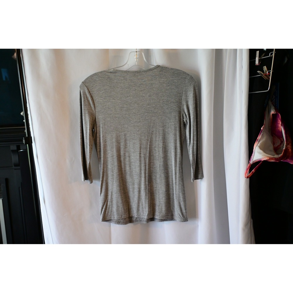 Grace V-Neck Top - Picture 4 of 7